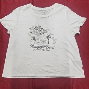 evi's women's tee featuring a desert-themed graphic SIZE‎ XL